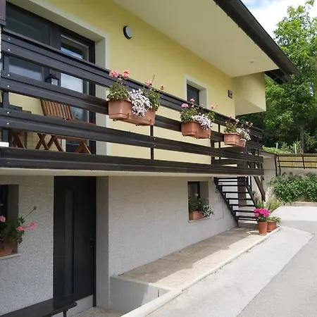 Apartma Arnez Lägenhet