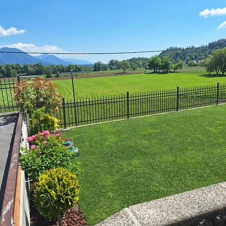 Apartma Arnez アパート *