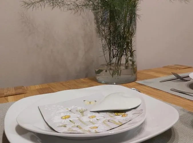 Apartma Arnez דירה *